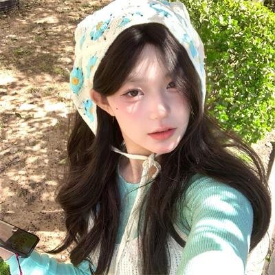 龙与雀斑公主海报